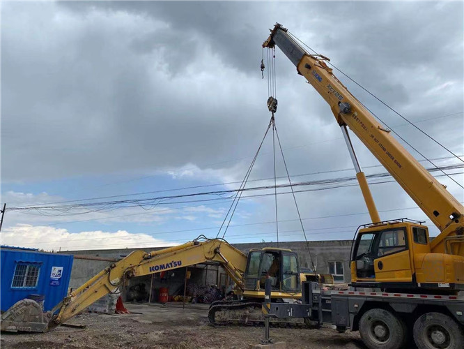 振安区25吨吊车的工作半径是多少？