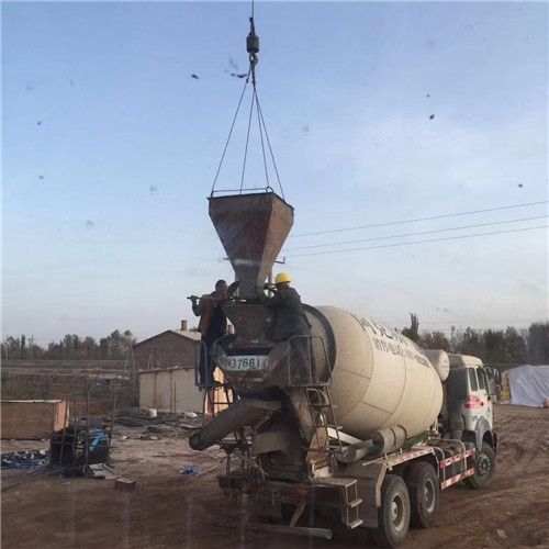 振安区“精准瞄准”—— 吊车的 “定位导航” 技术